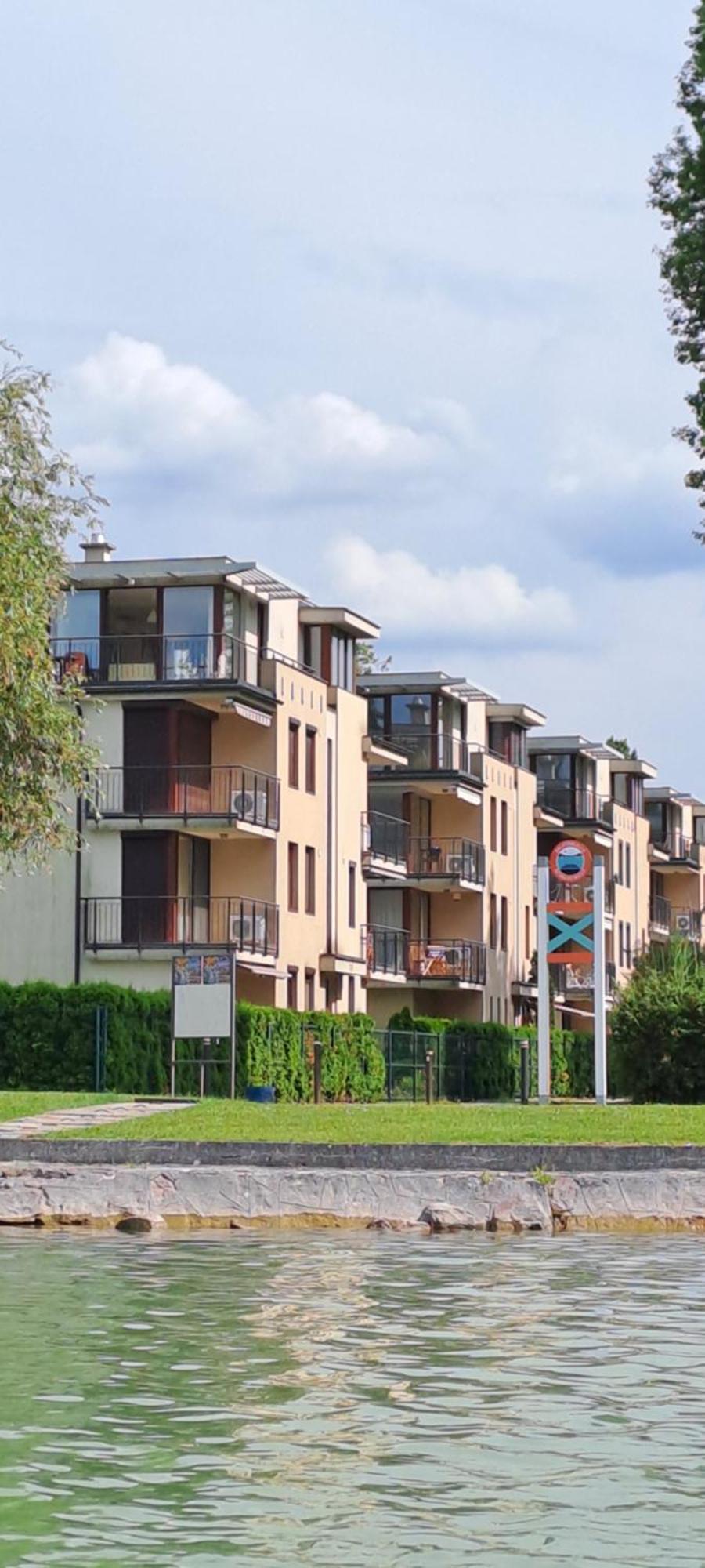 Panoramic Art Apartment With Jacuzzi Balatonlelle Exterior foto